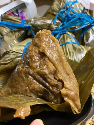 Daotingzhai Fresh Pork Rice Dumplings 250g × 8 — Handmade Five-Spice Pork & Double Salted Egg Yolk Zongzi photo review